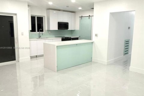 House in Hollywood, Florida 3 bedrooms, 103.4 sq.m. № 2076192 - photo 3