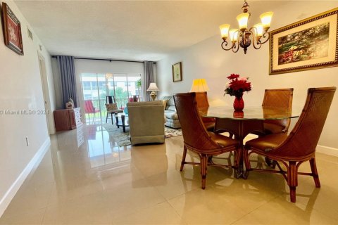 Condo in Boca Raton, Florida, 2 bedrooms  № 1409321 - photo 1