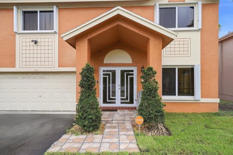 House in Pembroke Pines, Florida 5 bedrooms, 261.52 sq.m. № 2044778 - photo 3