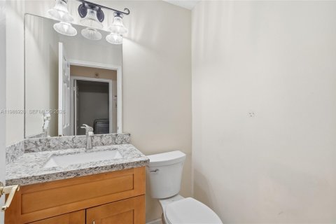House in Pembroke Pines, Florida 5 bedrooms, 261.52 sq.m. № 2044778 - photo 28