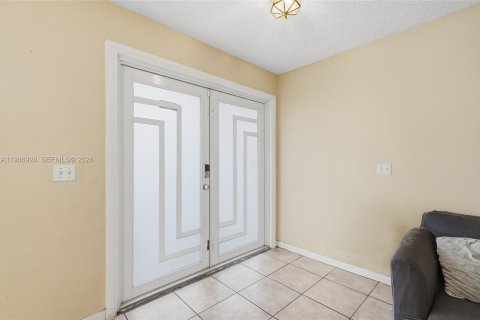 House in Pembroke Pines, Florida 5 bedrooms, 261.52 sq.m. № 2044778 - photo 4