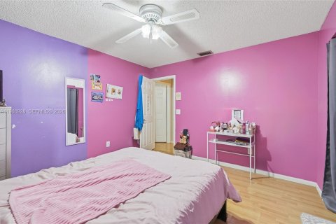 House in Pembroke Pines, Florida 5 bedrooms, 261.52 sq.m. № 2044778 - photo 13