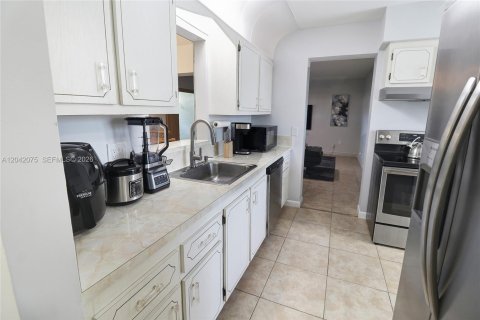 House in Delray Beach, Florida 2 bedrooms, 127.55 sq.m. № 2184306 - photo 7