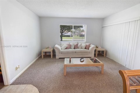 House in Delray Beach, Florida 2 bedrooms, 127.55 sq.m. № 2184306 - photo 5