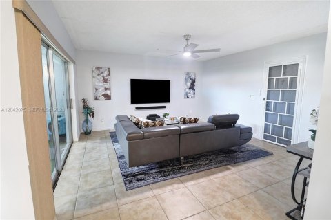 House in Delray Beach, Florida 2 bedrooms, 127.55 sq.m. № 2184306 - photo 4