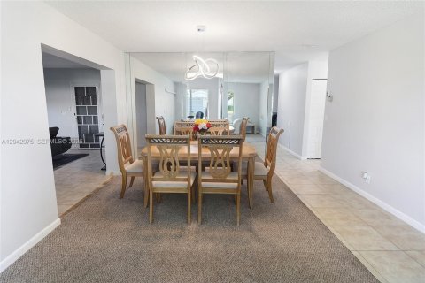 House in Delray Beach, Florida 2 bedrooms, 127.55 sq.m. № 2184306 - photo 17