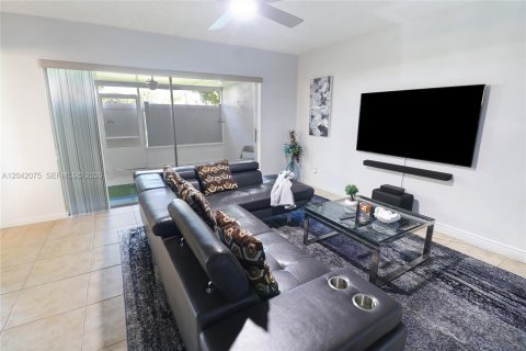 House in Delray Beach, Florida 2 bedrooms, 127.55 sq.m. № 2184306 - photo 3