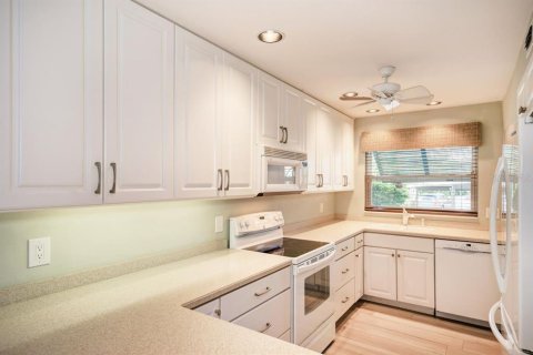 Condo in Sarasota, Florida, 2 bedrooms № 2238866 - photo 12