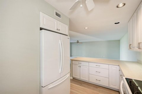 Condo in Sarasota, Florida, 2 bedrooms № 2238866 - photo 13