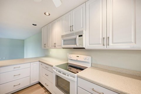 Condo in Sarasota, Florida, 2 bedrooms № 2238866 - photo 14