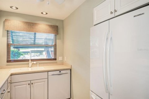 Condo in Sarasota, Florida, 2 bedrooms № 2238866 - photo 15