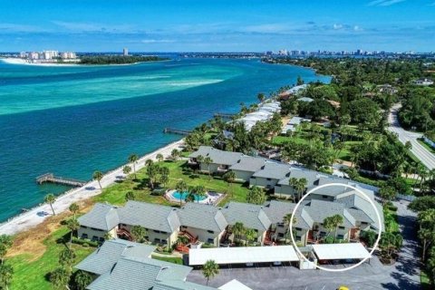 Condo in Sarasota, Florida, 2 bedrooms № 2238866