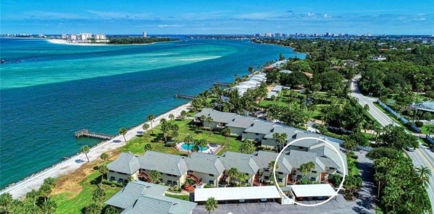 Condo in Sarasota, Florida, 2 bedrooms № 2238866