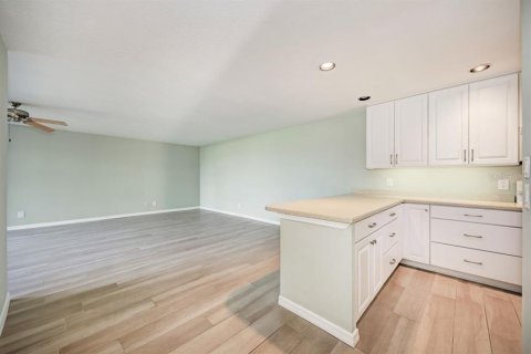 Condo in Sarasota, Florida, 2 bedrooms № 2238866 - photo 17