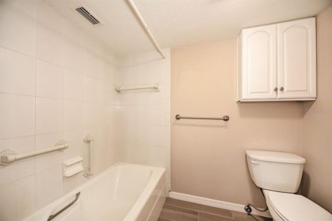 Condo in Sarasota, Florida, 2 bedrooms № 2238866 - photo 25