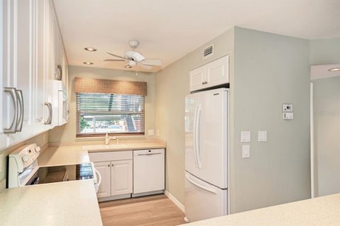 Condo in Sarasota, Florida, 2 bedrooms № 2238866 - photo 11