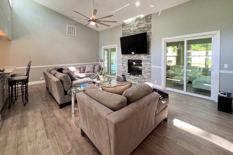 Casa en alquiler en Gainesville, Florida, 3 dormitorios, 164.62 m2 № 1870886 - foto 4