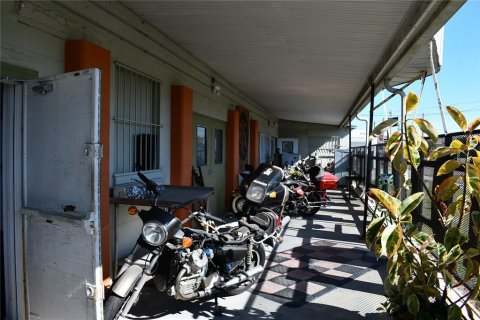 Commercial property in Tampa, Florida № 2212433 - photo 27