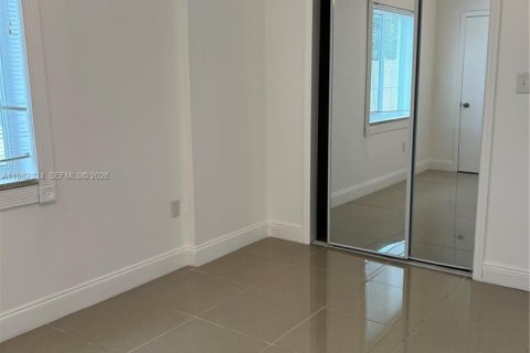 Снять в аренду виллу или дом в Норт-Майами-Бич, Флорида 3 спальни, 102.19м2, № 2050088 - фото 13