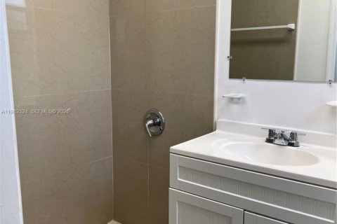 Снять в аренду виллу или дом в Норт-Майами-Бич, Флорида 3 спальни, 102.19м2, № 2050088 - фото 10