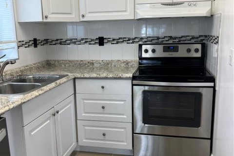 Снять в аренду виллу или дом в Норт-Майами-Бич, Флорида 3 спальни, 102.19м2, № 2050088 - фото 4