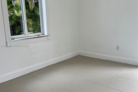 Снять в аренду виллу или дом в Норт-Майами-Бич, Флорида 3 спальни, 102.19м2, № 2050088 - фото 8