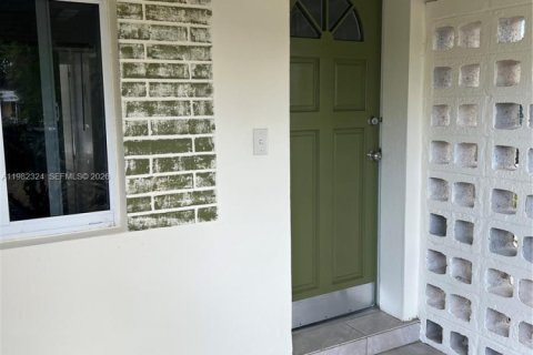 Снять в аренду виллу или дом в Норт-Майами-Бич, Флорида 3 спальни, 102.19м2, № 2050088 - фото 17