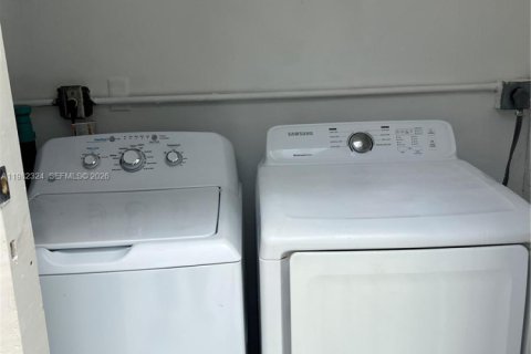 Снять в аренду виллу или дом в Норт-Майами-Бич, Флорида 3 спальни, 102.19м2, № 2050088 - фото 15