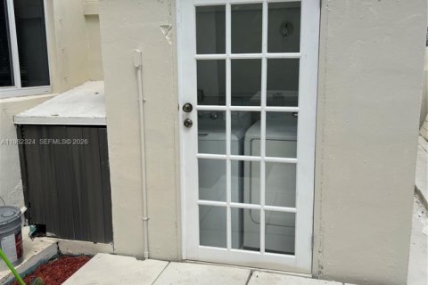 Снять в аренду виллу или дом в Норт-Майами-Бич, Флорида 3 спальни, 102.19м2, № 2050088 - фото 14