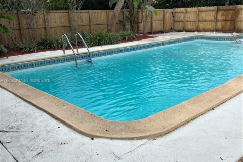 Снять в аренду виллу или дом в Норт-Майами-Бич, Флорида 3 спальни, 102.19м2, № 2050088 - фото 16