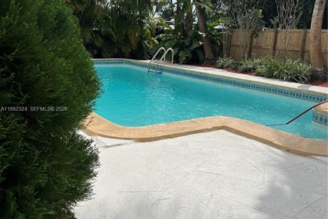 Снять в аренду виллу или дом в Норт-Майами-Бич, Флорида 3 спальни, 102.19м2, № 2050088 - фото 2