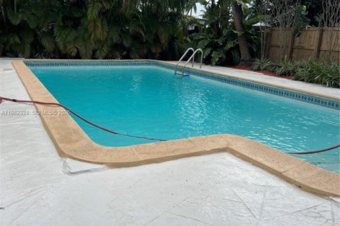 Дом в Норт-Майами-Бич, Флорида 3 спальни, 102.19м2 № 2050088