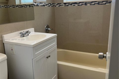 Снять в аренду виллу или дом в Норт-Майами-Бич, Флорида 3 спальни, 102.19м2, № 2050088 - фото 9