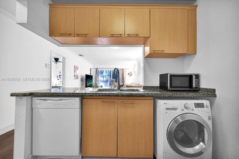 Copropriété à louer à Miami, Floride: 1 chambre, 65.87 m2 № 1997582 - photo 5