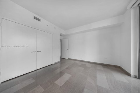 Condo in Miami, Florida, 3 bedrooms  № 1966081 - photo 26