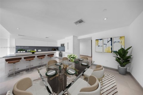 Condo in Miami, Florida, 3 bedrooms  № 1966081 - photo 1