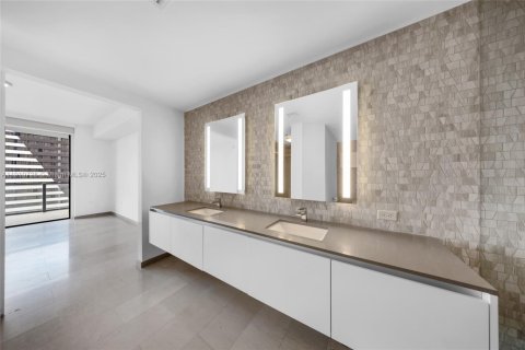 Condo in Miami, Florida, 3 bedrooms  № 1966081 - photo 10