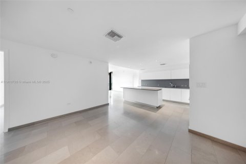 Condo in Miami, Florida, 3 bedrooms  № 1966081 - photo 15