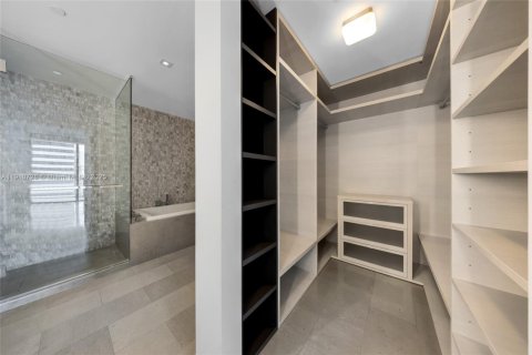 Condo in Miami, Florida, 3 bedrooms  № 1966081 - photo 11