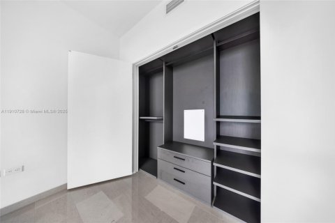 Condo in Miami, Florida, 3 bedrooms  № 1966081 - photo 24