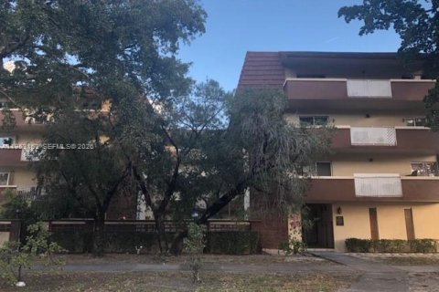 Condominio en Miami Springs, Florida, 2 dormitorios  № 2008776