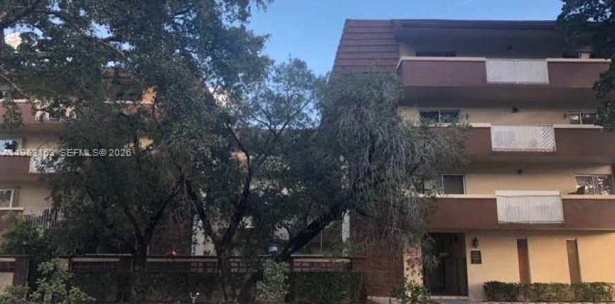 Condominio en Miami Springs, Florida, 2 dormitorios  № 2008776