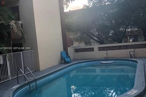 Condominio en venta en Miami Springs, Florida, 2 dormitorios № 2008776 - foto 3