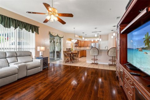 House in Wesley Chapel, Florida 4 bedrooms, 206.89 sq.m. № 1772840 - photo 19