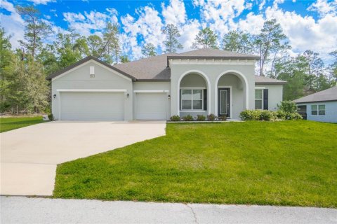 House in Homosassa, Florida 4 bedrooms, 284.28 sq.m. № 2157841
