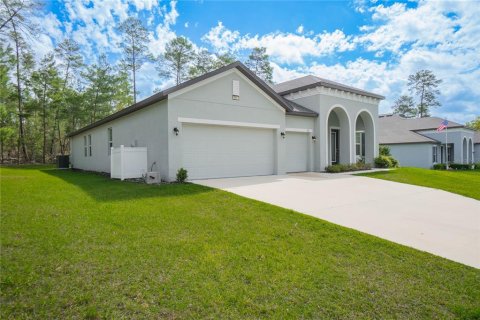 House in Homosassa, Florida 4 bedrooms, 284.28 sq.m. № 2157841 - photo 2