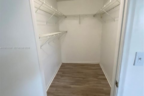 Снять в аренду кондоминиум в Уэст-Палм-Бич, Флорида 1 спальня, № 2008873 - фото 20