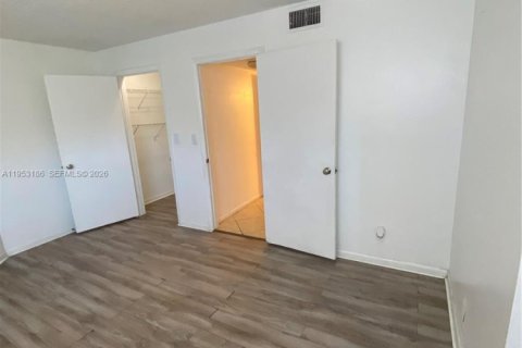 Снять в аренду кондоминиум в Уэст-Палм-Бич, Флорида 1 спальня, № 2008873 - фото 16