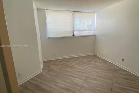 Снять в аренду кондоминиум в Уэст-Палм-Бич, Флорида 1 спальня, № 2008873 - фото 15