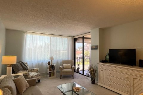 Condo in Saint Petersburg, Florida, 1 bedroom  № 1789909 - photo 15